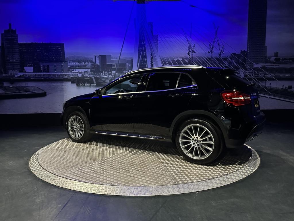 Mercedes-Benz Gla-klasse 180 business solution amg night upgrade *leer*stoe