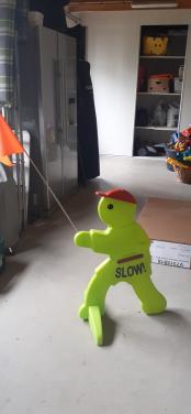 Verkeerspop in fluoriserend groen