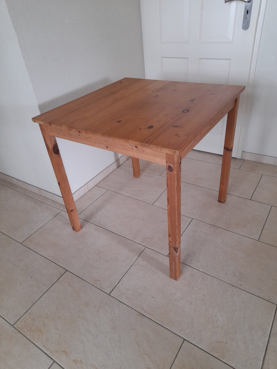 Grenen tafel 75 x 75 x 73H (in goede staat )