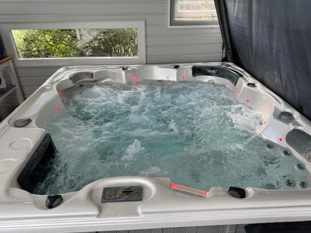 Jacuzzi- 5 persoons goed onderhouden
