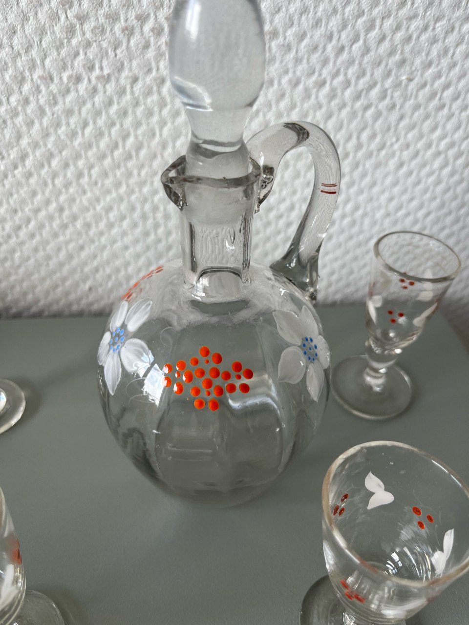 Glazen karafje met glaasjes