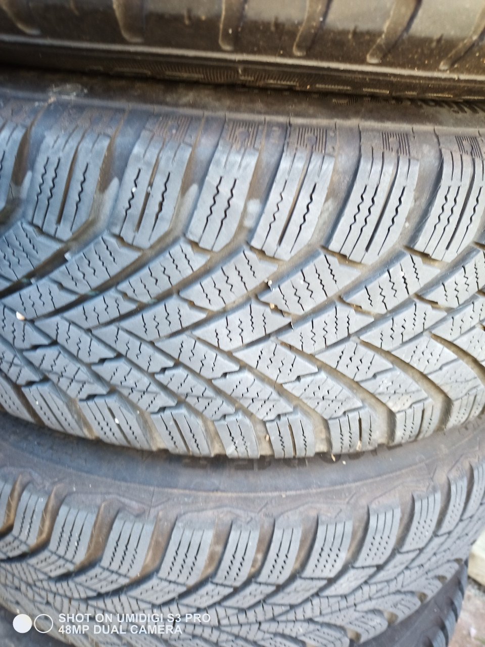 Autobanden met velg
