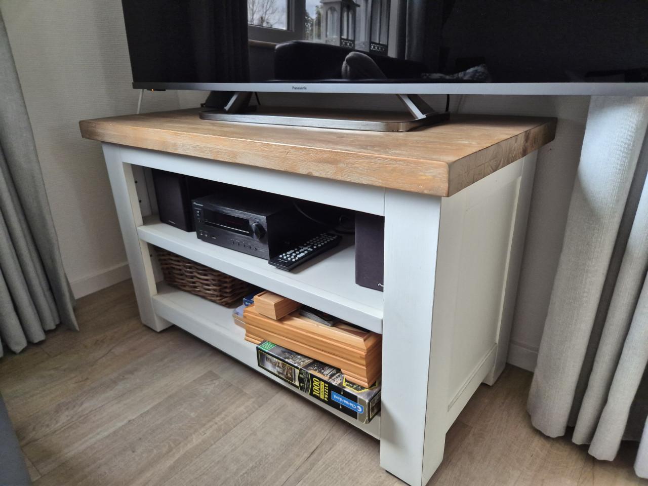 Eettafel met stoelen