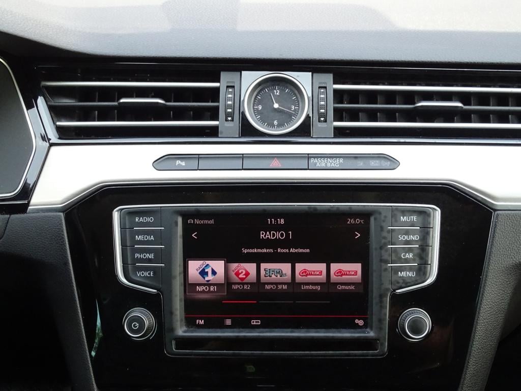 Volkswagen Passat variant 2.0 tsi highline 211pk automaat | el. trekhaak | 