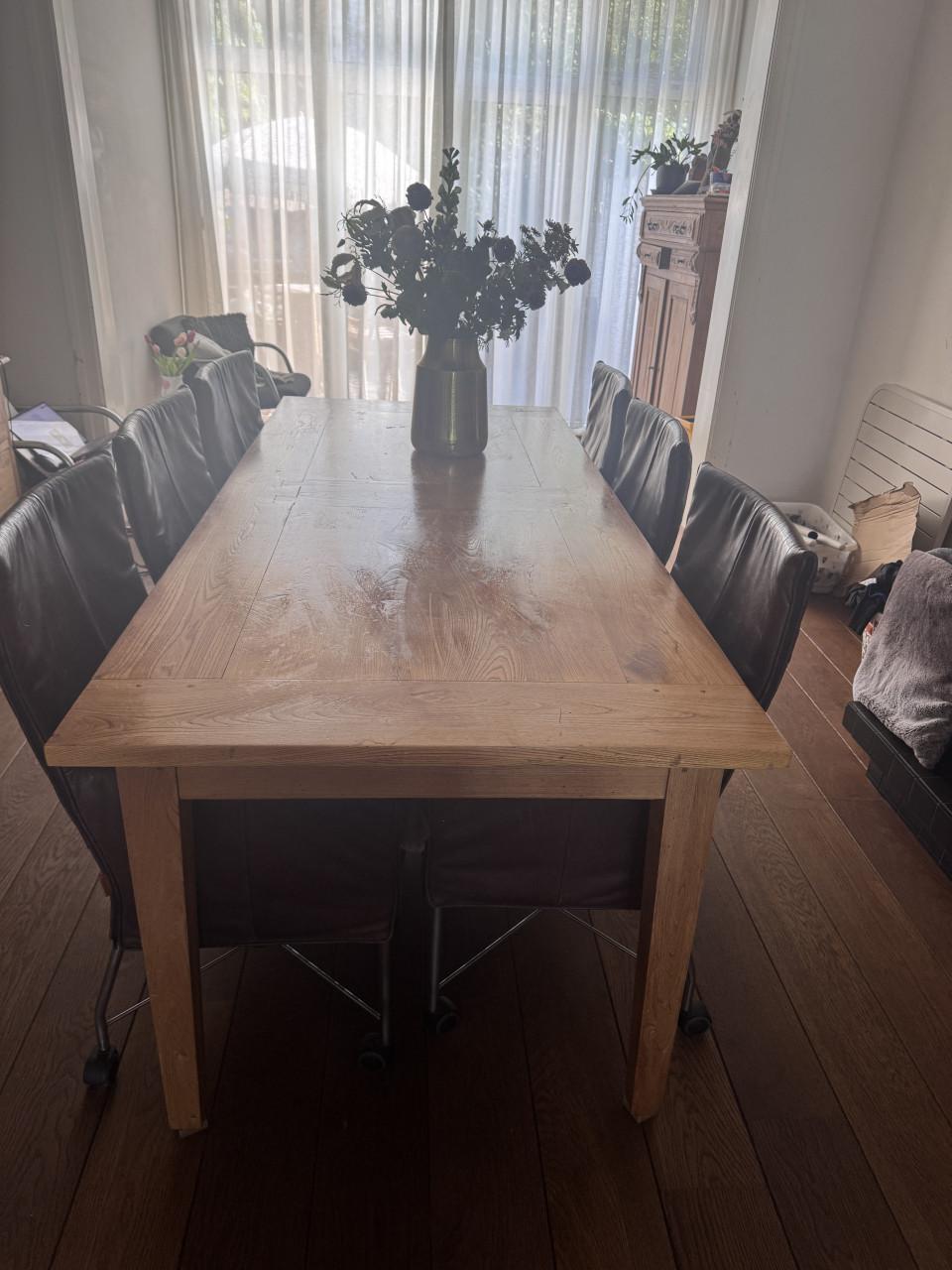 Grote massief houten zware eettafel 210x90