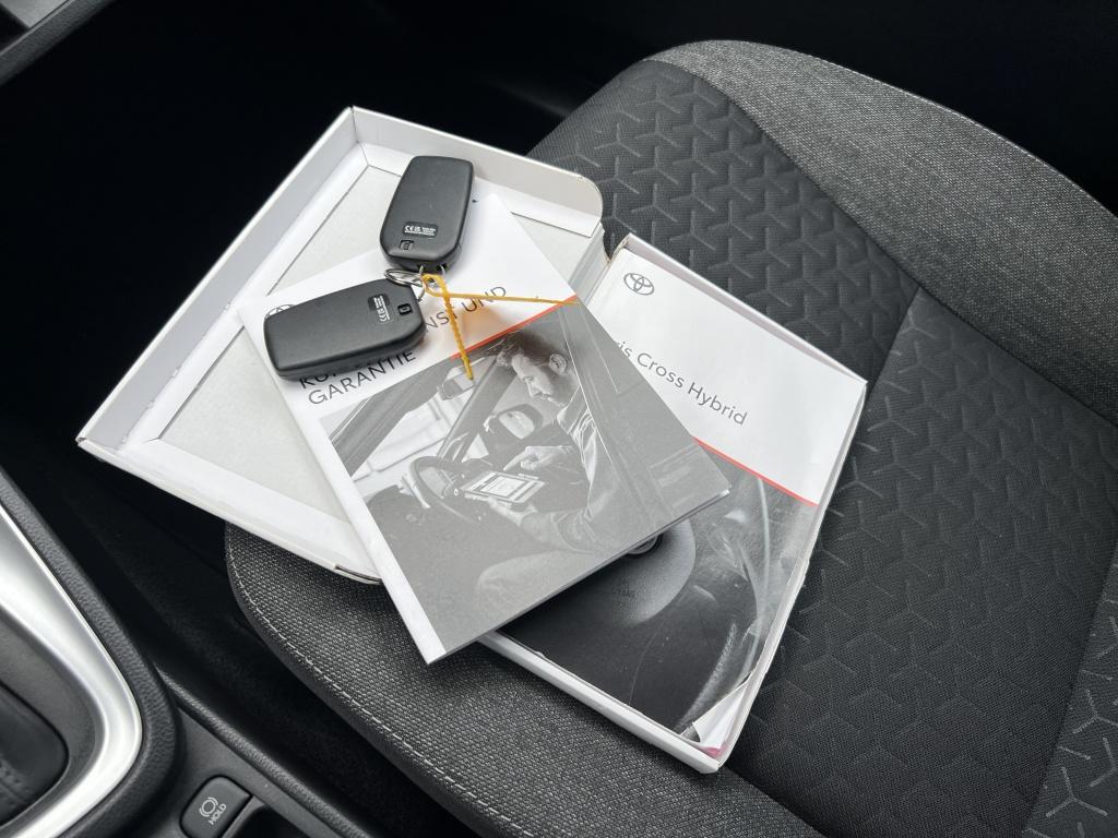 Toyota Yaris Cross 1.5 hybrid dynamic | all-seasonbanden | comfort pack