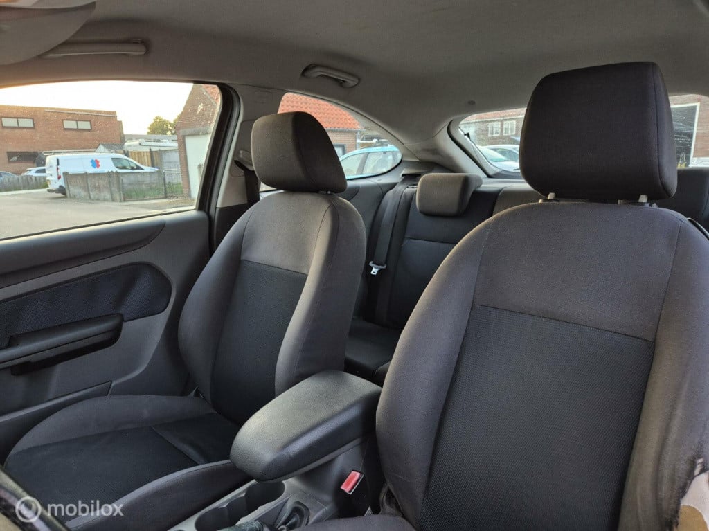 Ford Focus 1.6-16v futura / origineel nl / cruisecontrol