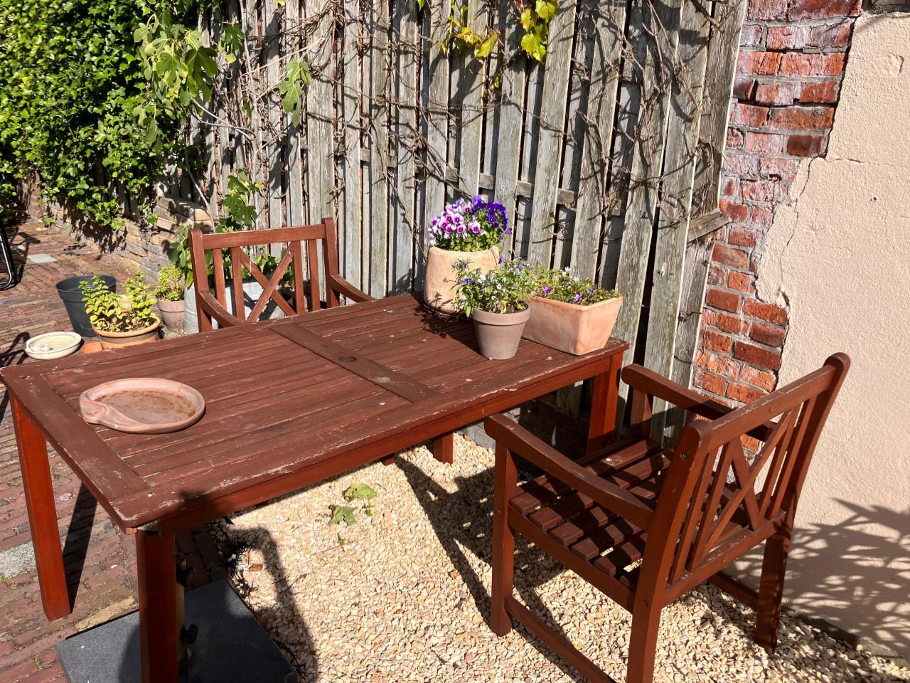 Tuintafel en stoelen