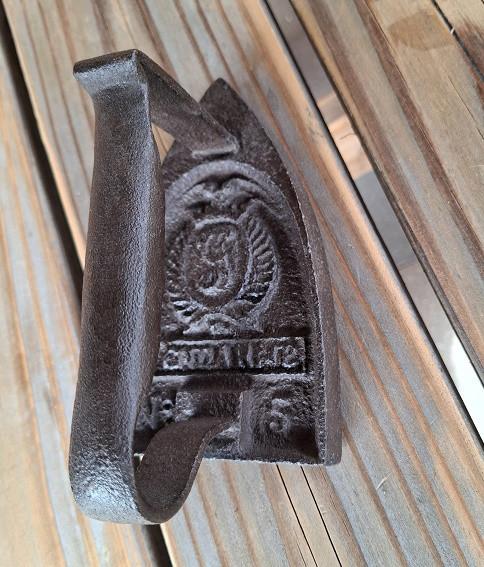 Antieke Gendarme Gietijzeren Strijkbout