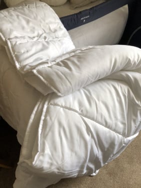 Te koop goed 4 seizoenen dekbed.(nieuw).