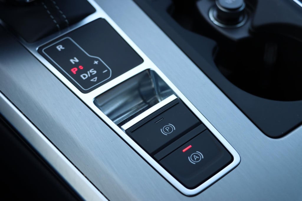 Audi A6 avant 55 tfsi e quattro s edition competition 367pk s-tr