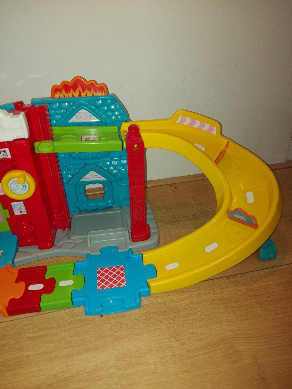 Z.g.a.n. Vtech Toet Toet Auto's - Brandweerkazerne incl. Bas Brandweer