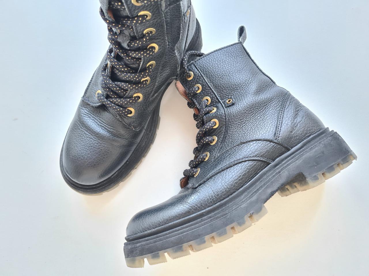 Develab zwarte leren veterboots met rits Maat 34