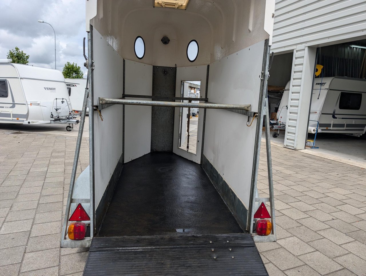 Mooie en nieuw opgebouwde Wesco 1,5 paards trailer!