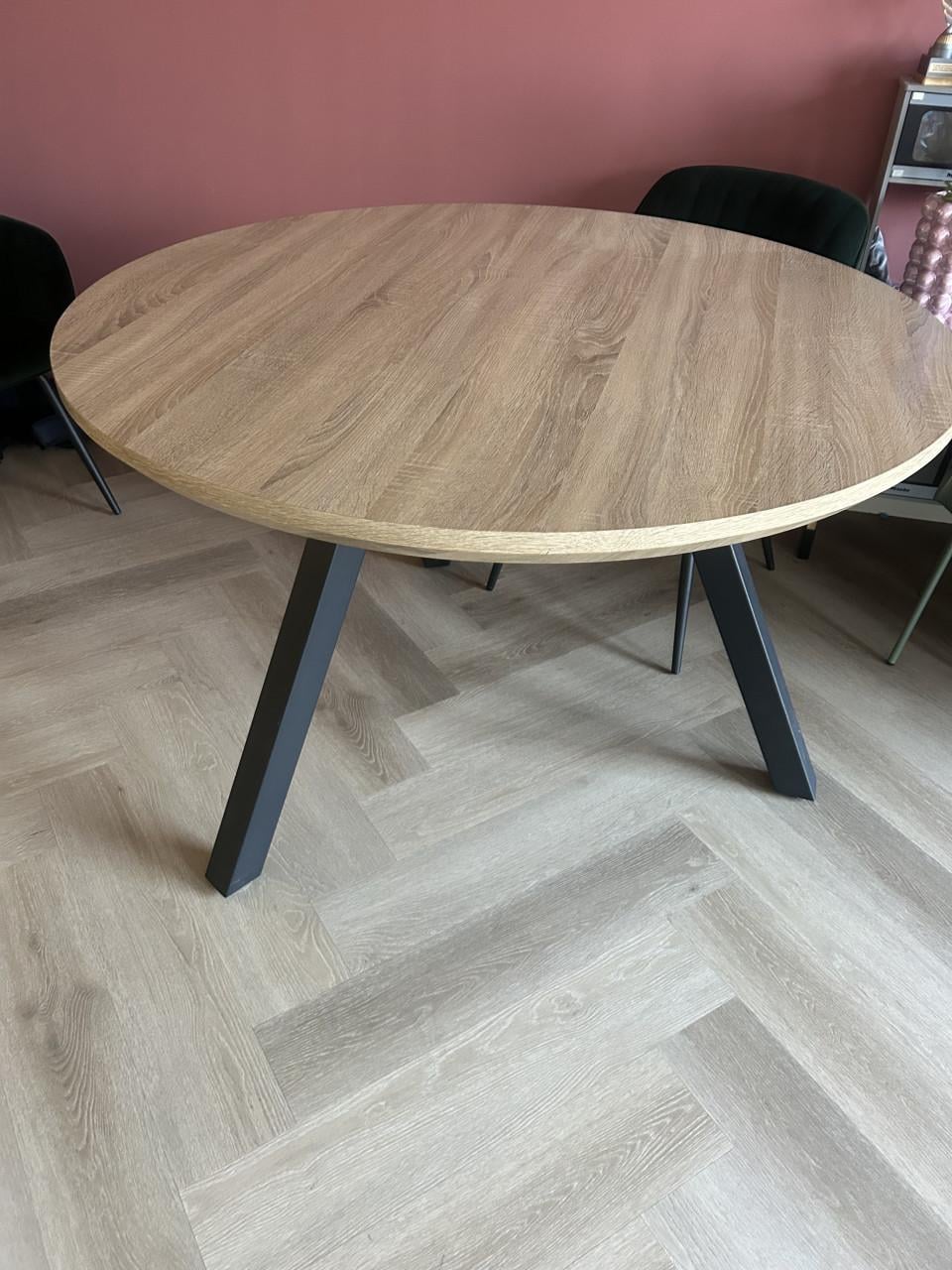 Ronde eettafel  hobby