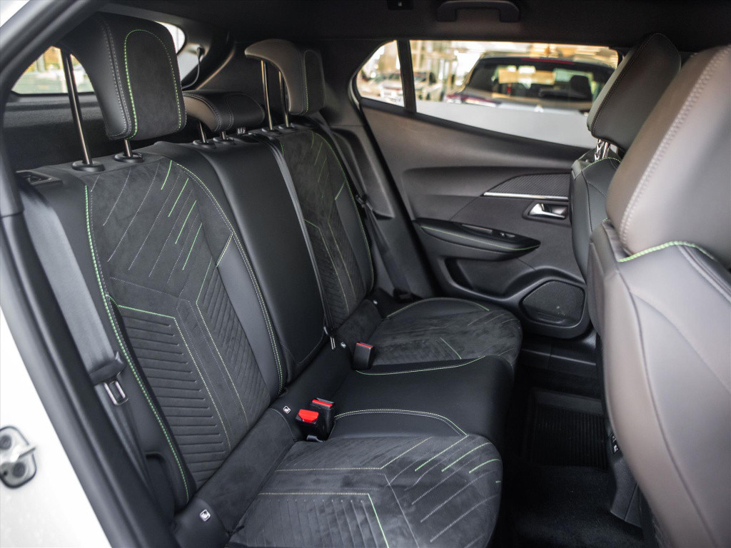 Peugeot 2008 1.2 puretech 130pk gt automaat | elek. stoel | stoelverwarming