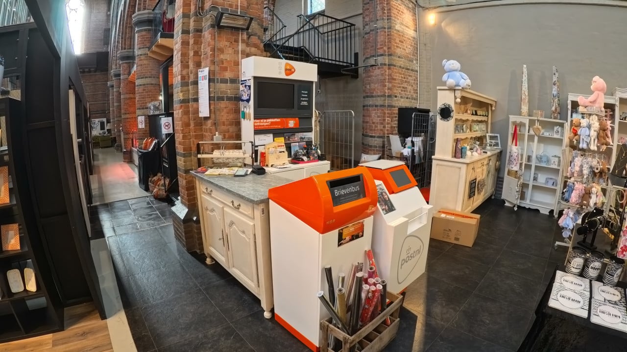 Winkelruimte te huur in de Cuyperskerk. (Markt 4 Sas van Gent)