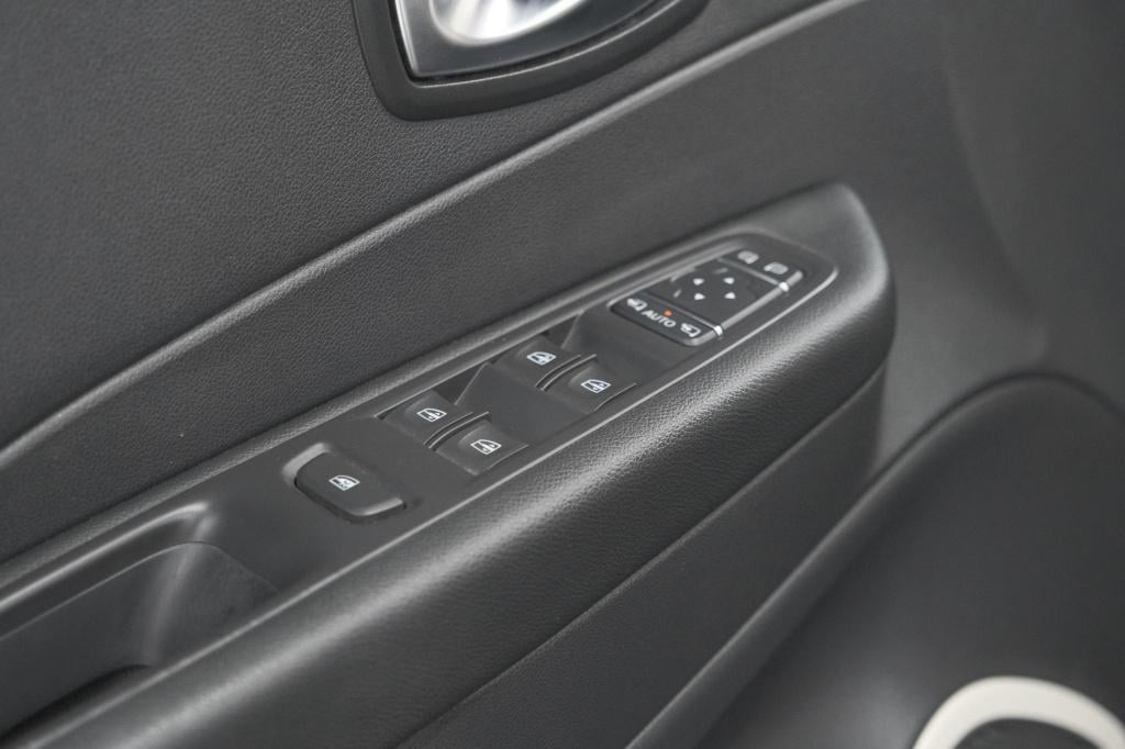 Renault Captur tce 90 limited | parkeersensoren | navigatie | airco | cruis