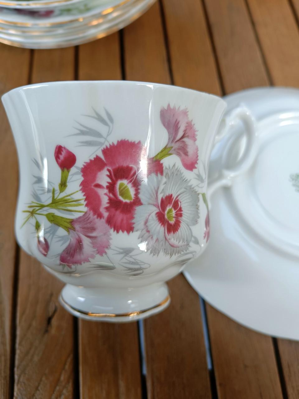 Royal Standard. Kop en schotel, 9 stuks