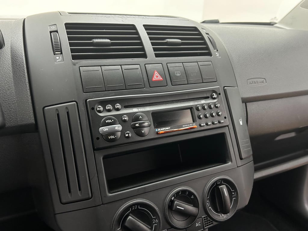 Volkswagen Polo occasion 1.4-16v sportline | grijs | automaat | airco | twe