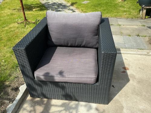 2 rotan tuinstoelen + kussens