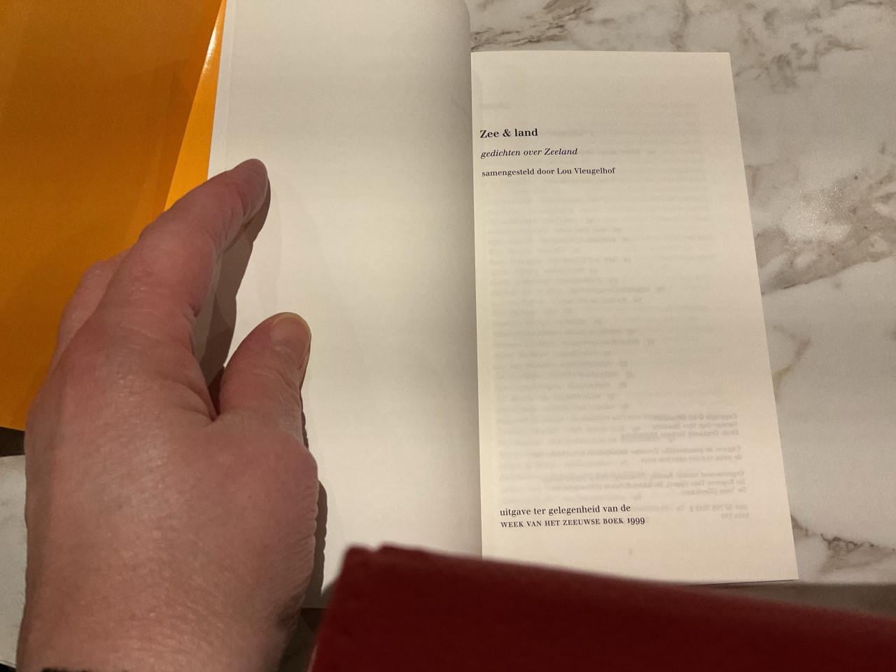 Zee en land,    gedichten over zeeland , door Lou Vleugelhof