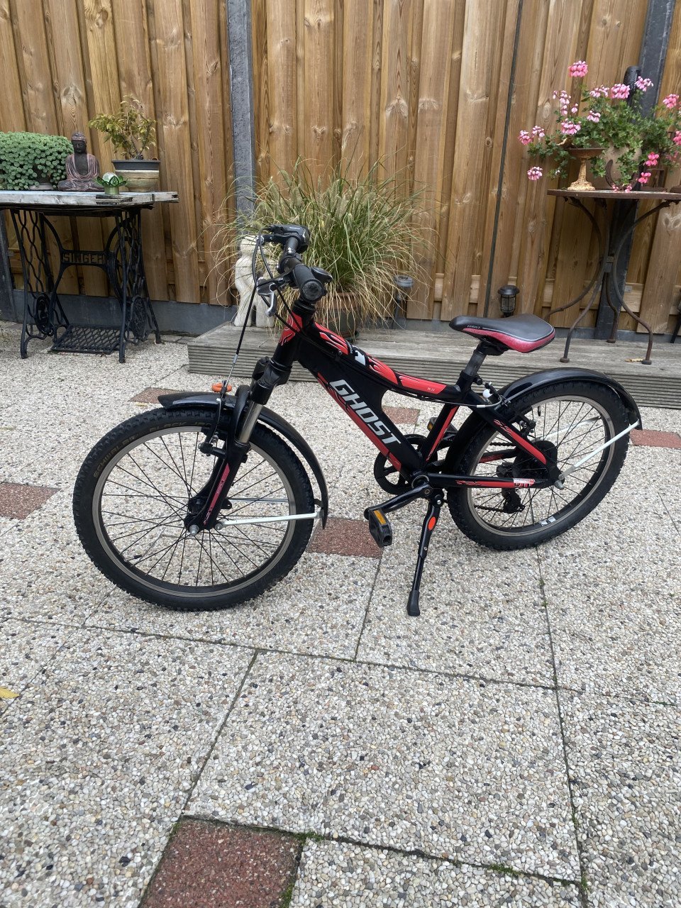 Jongens fiets zwart/rood 5tot 7 jaar. 7 versnellingen