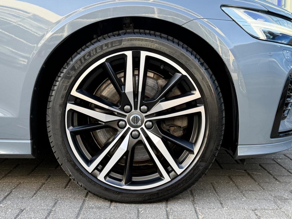 Volvo V60 t6 398pk recharge r-design| panodak| adap.cruise| 360camera| sty