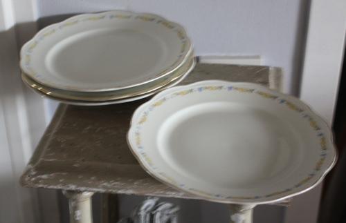 Set van 4 borden met bloemen rand