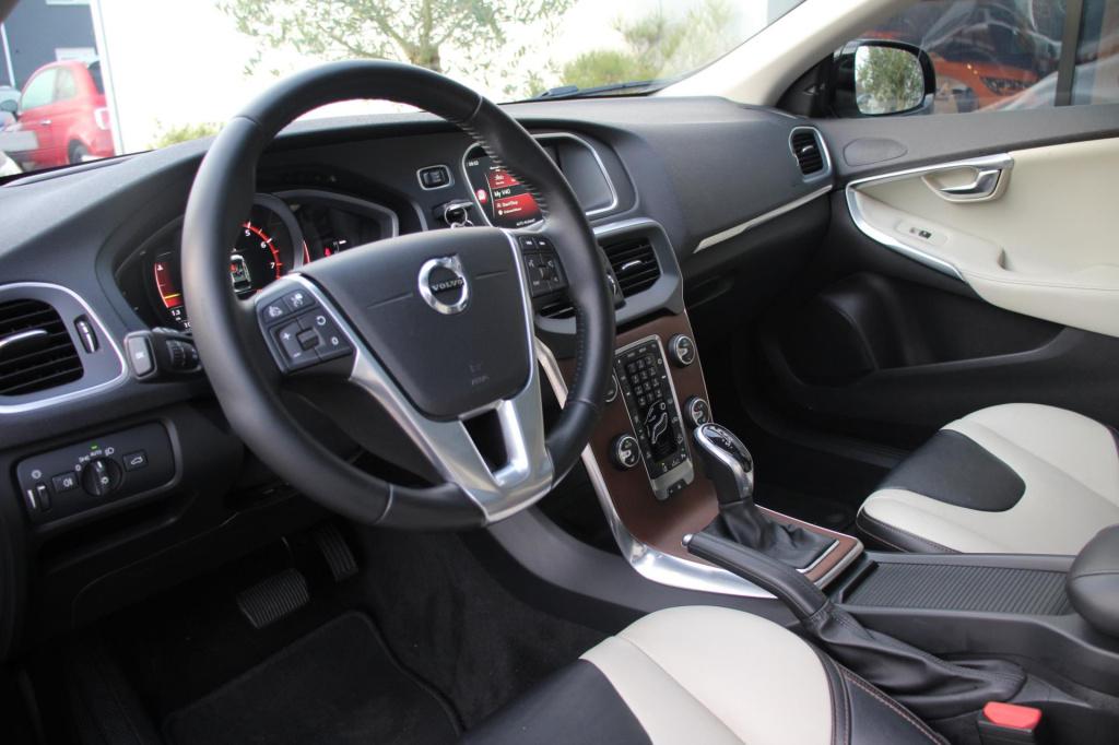 Volvo V40 cross country 2.0 t5 awd summum h&k - full options - panoramadak 