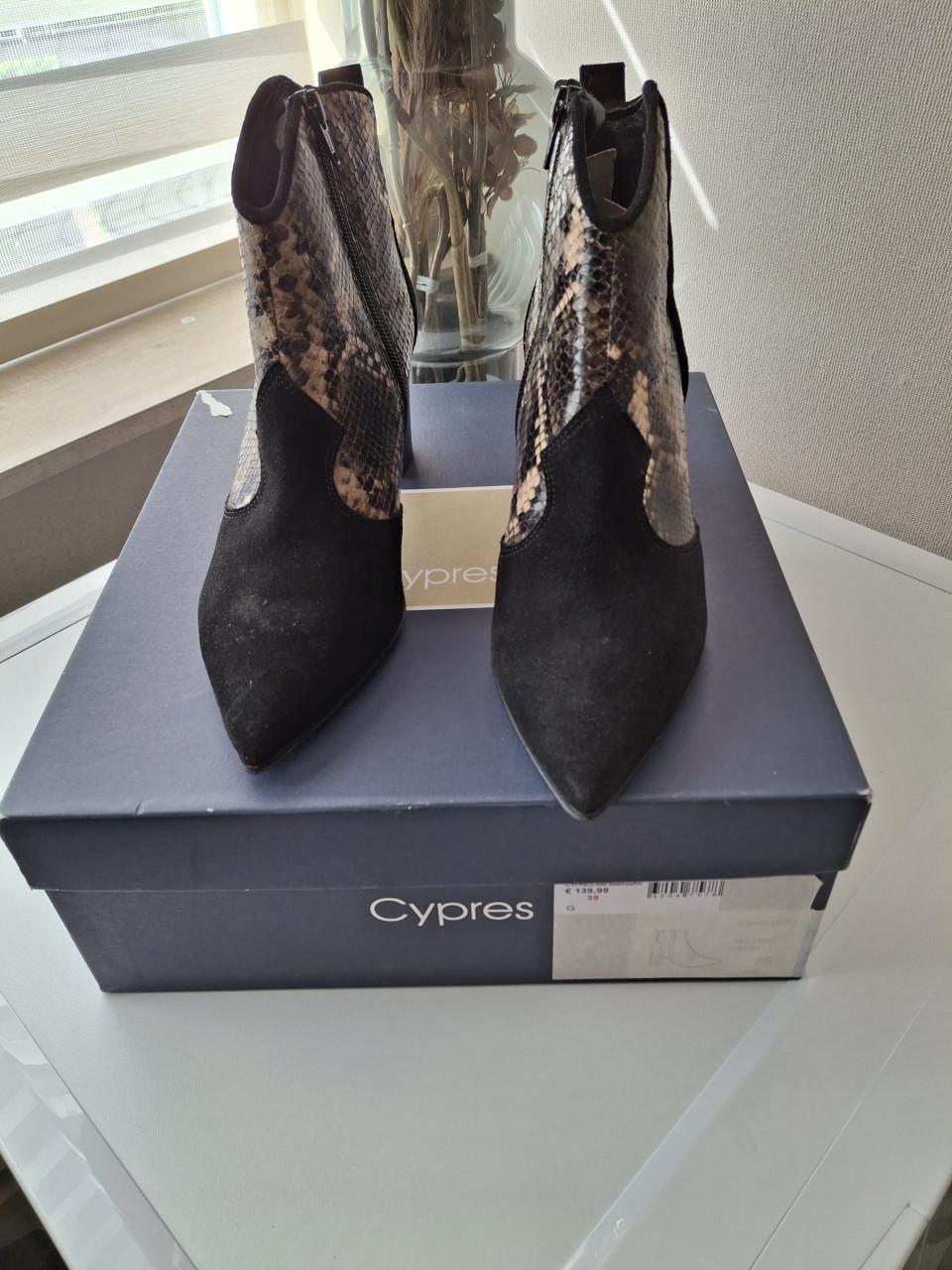 Enkellaarsjes merk cypres