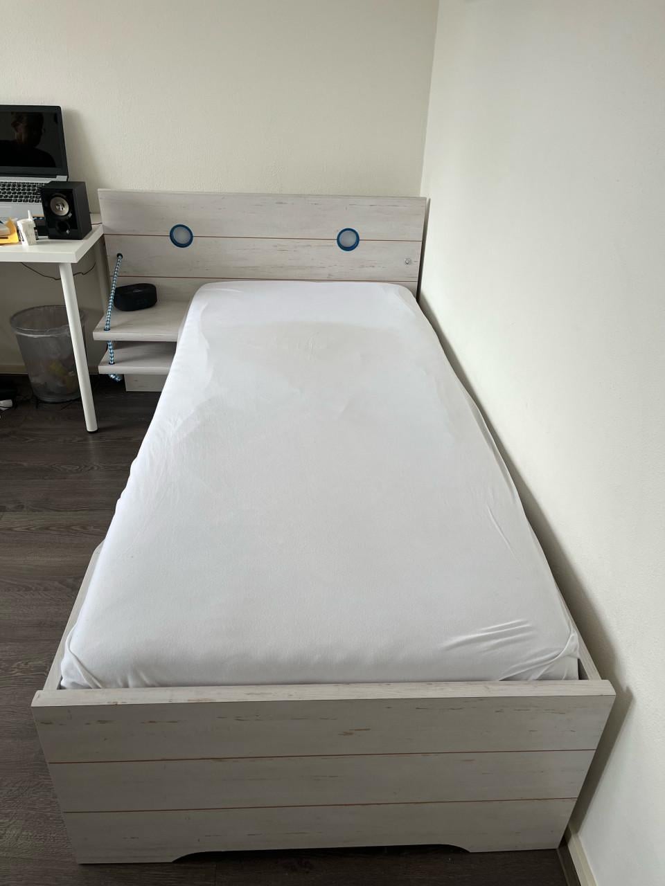 White wash 1 persoons bed