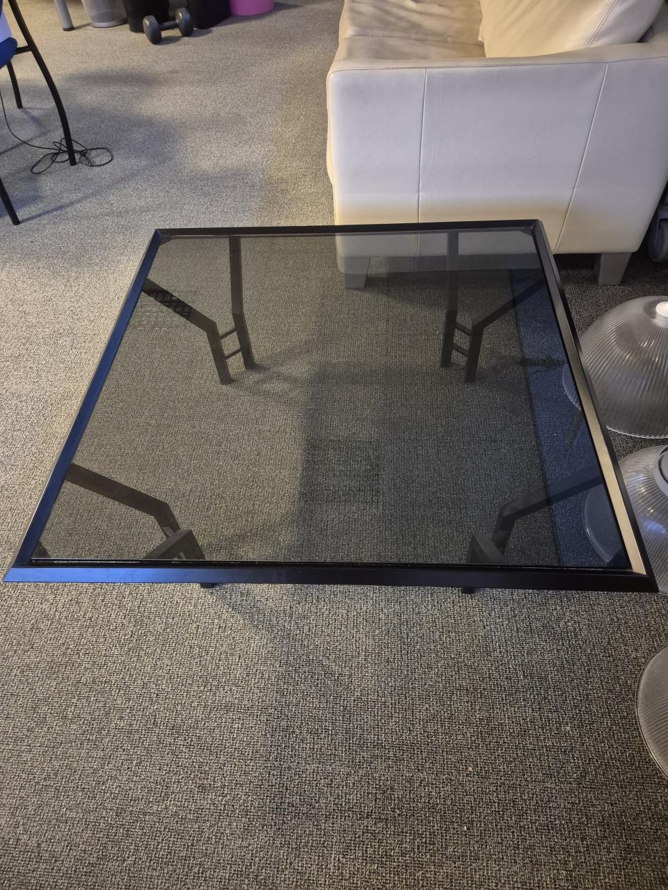Zwart glazen salontafel