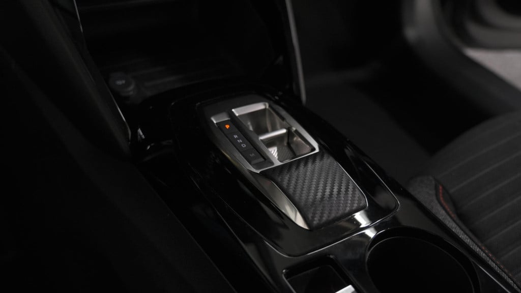 Peugeot 208 puretech 100 eat8 active | parkeersensoren | navigatie | apple 