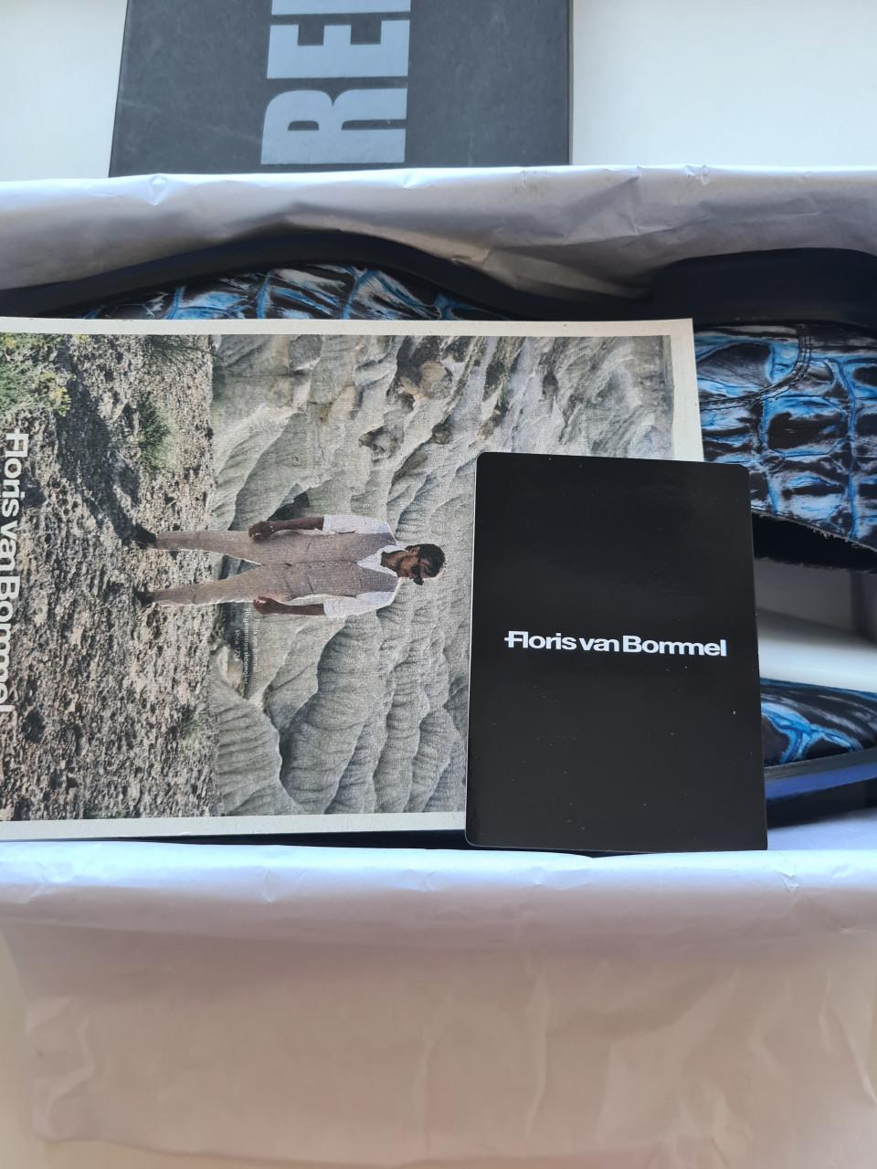 Floris van Bommel geheel leren  schoenen blauw Mt 42 Nieuw !