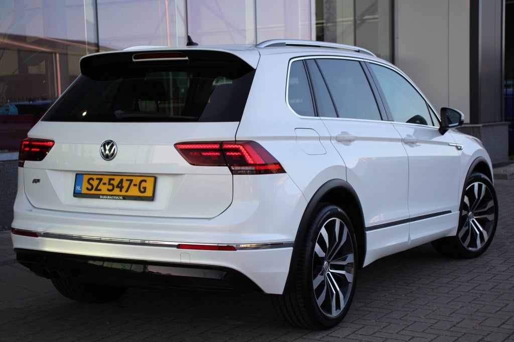 Volkswagen Tiguan 1.4 tsi 4motion r-line | pano | v.c. | acc | el. trekhaak
