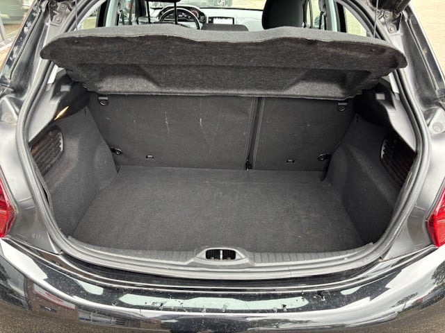 Peugeot 208 blue l. allure 1.2 pt-82pk | navigatie & bluetooth & applecarpl