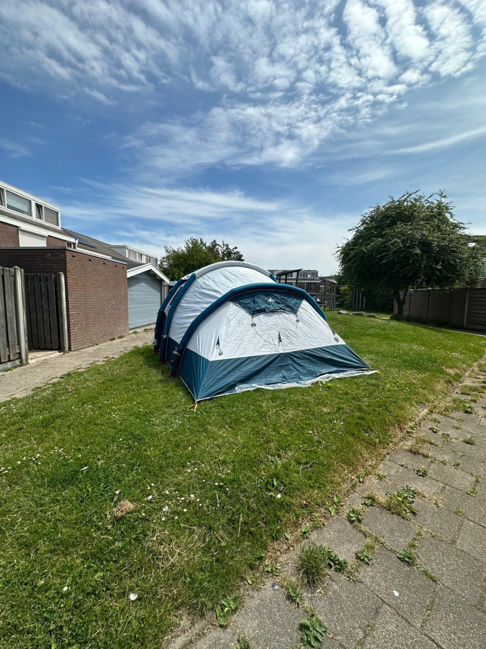 Opblaasbare tent 4 persoons met grote leefruimte