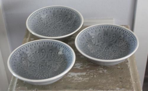 Set van 3 grijze schaaltjes met print