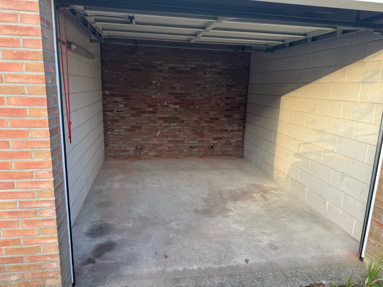 Te huur opslagbox zeewijksingel ( gereserveerd)