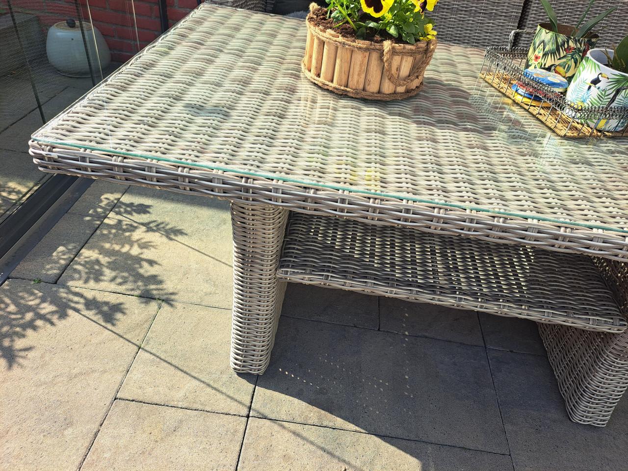Mooie tuintafel