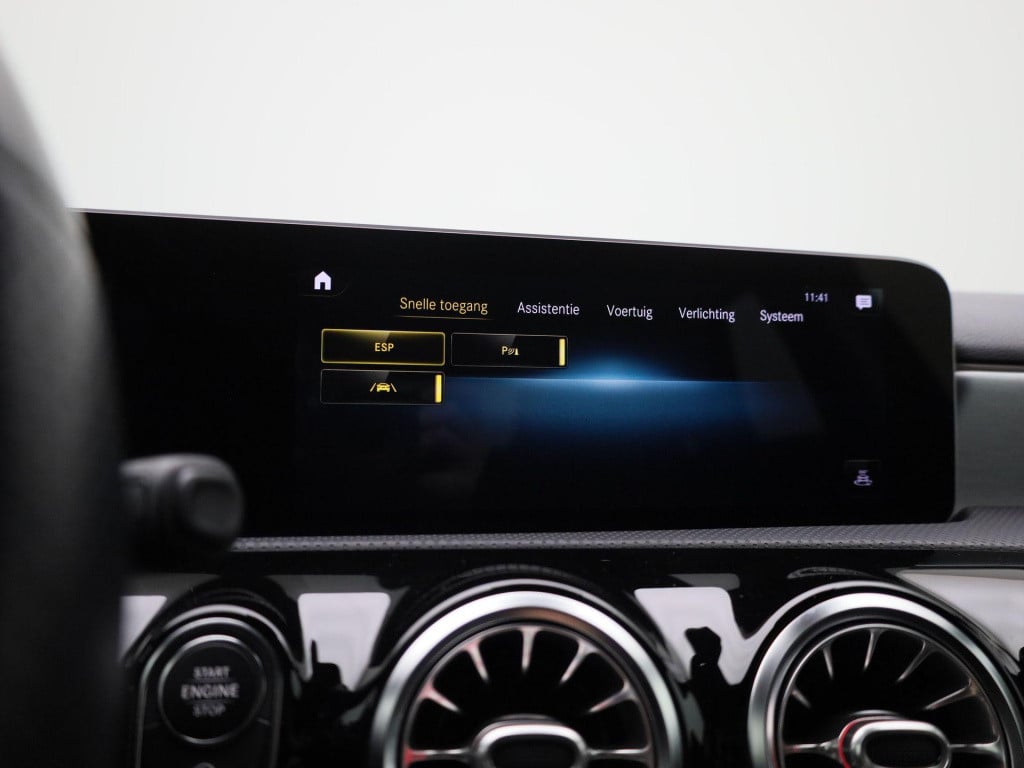 Mercedes-Benz A-Klasse 180 business solution amg | automaat | half leder | 