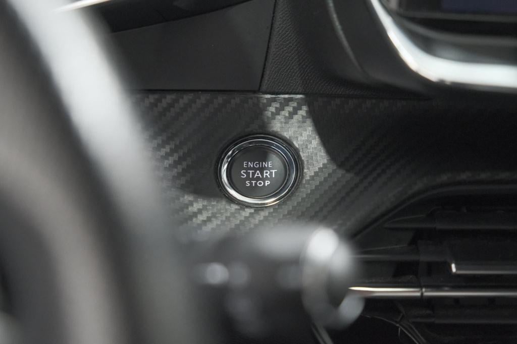 Peugeot 208 puretech 100 eat8 gt-line | camera | keyless entry | navigatie 