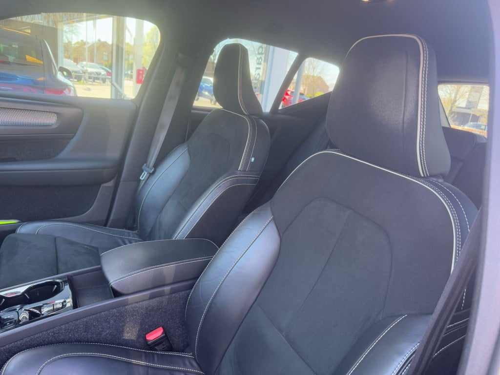 Volvo XC40 1.5 t4 recharge r-design