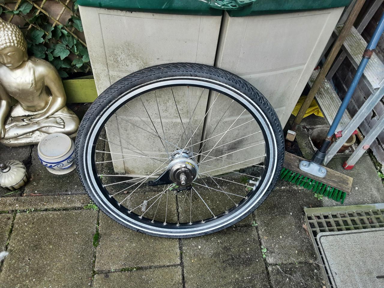 26 x 1,75 inch shimano achterwiel, 3 speed, rollerbrake rem