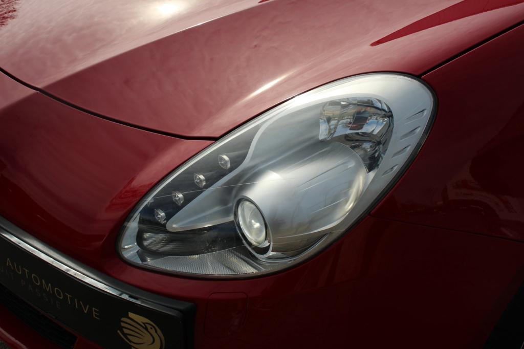 Alfa Romeo Giulietta 1.4 turbo turismo -170 pk - trekhaak - panoramadak - p