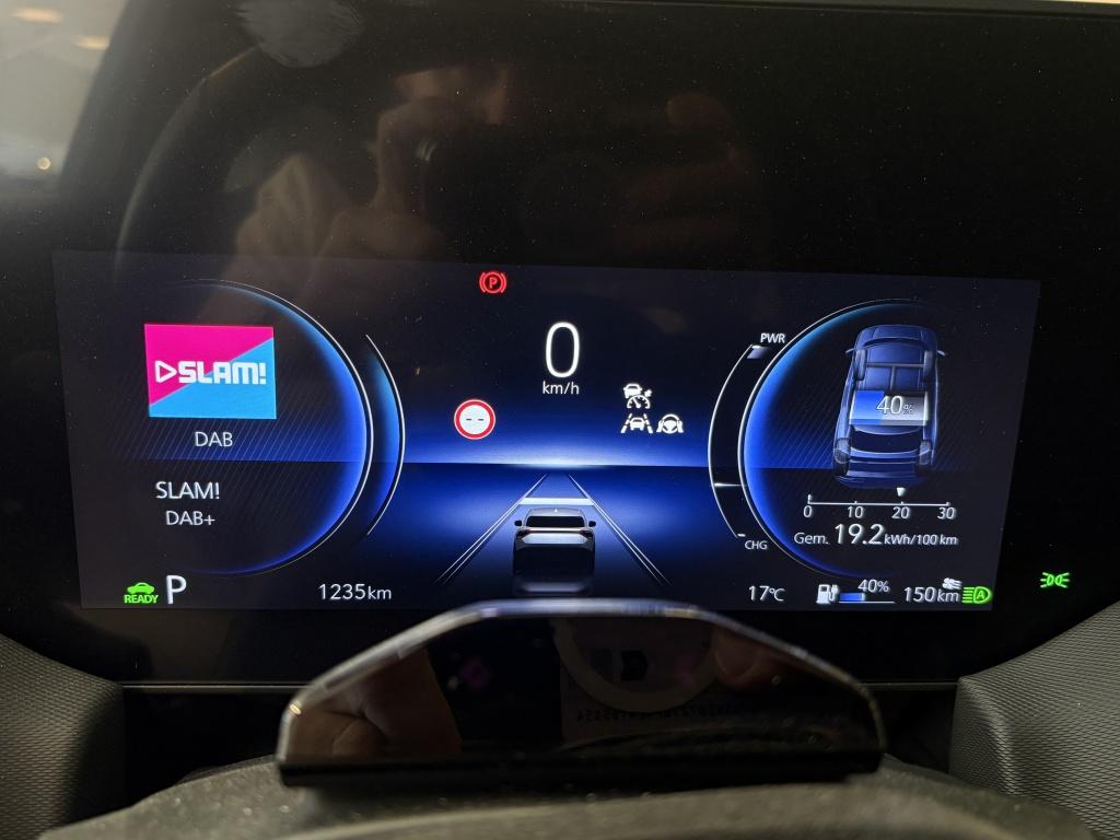 Toyota Urban Cruiser executive 61 kwh | panodak | jbl |