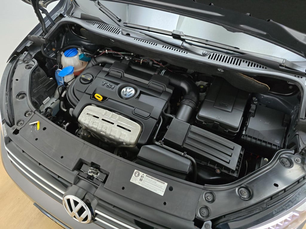 Volkswagen Touran occasion 1.4 tsi 5 persoons met panoramadak en grote koff