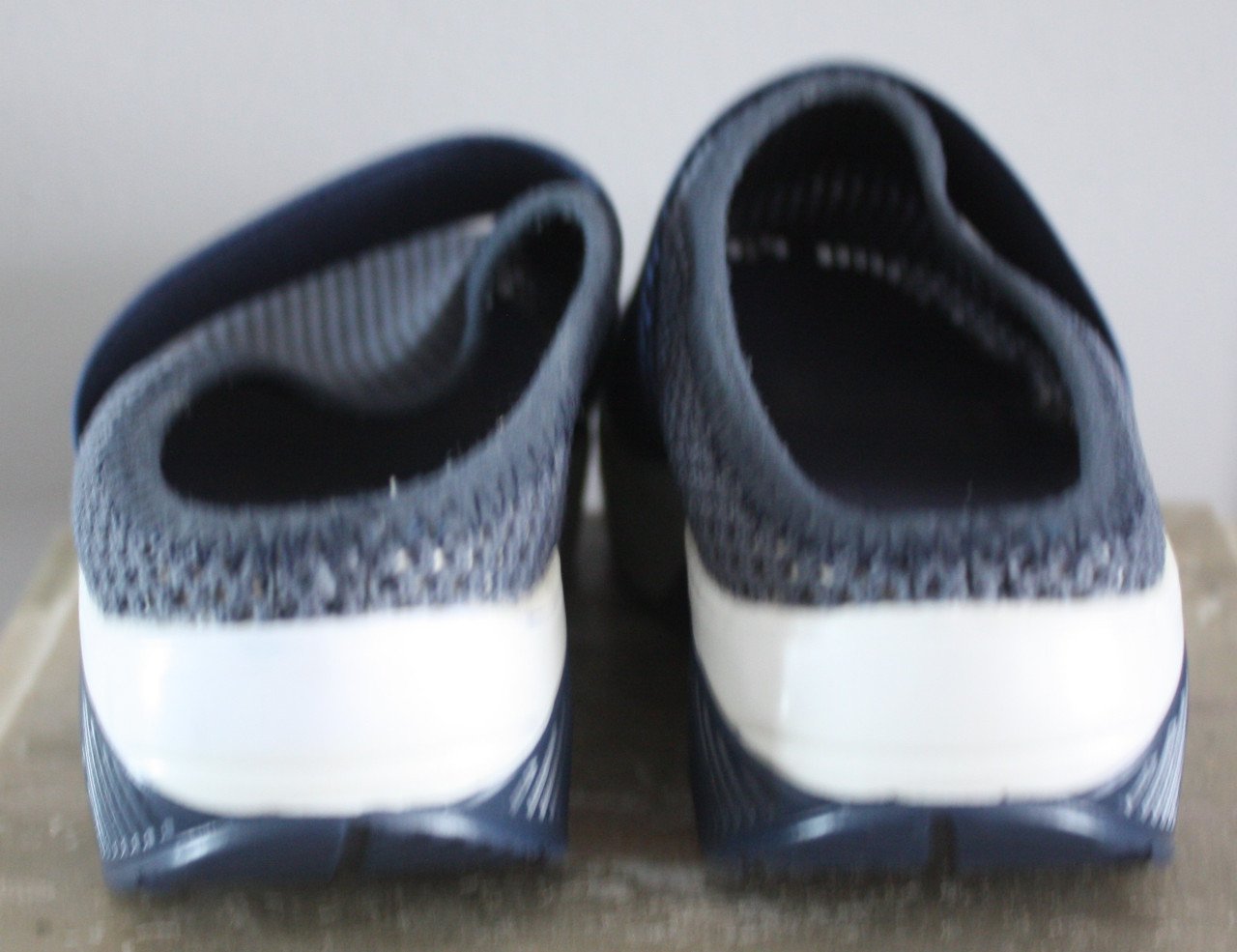 Blauwe instappers witte zool  maat 37