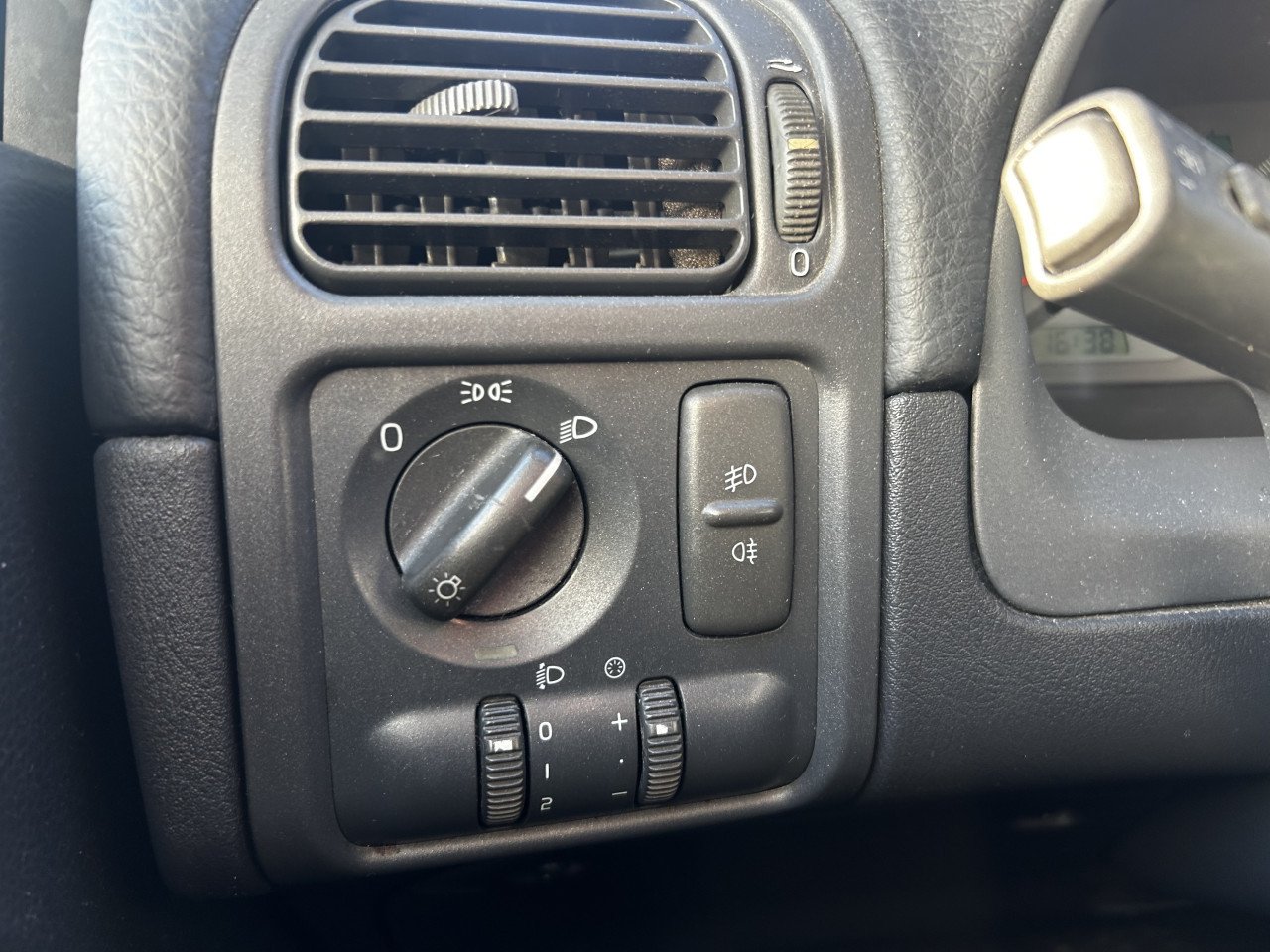 Volvo V40 1.8 Dynamic/AUTOM/NAP/AIRCO/APK/INRUILKOOPJE/